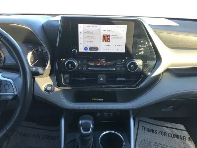 Used 2023 Toyota Highlander XLE image 17