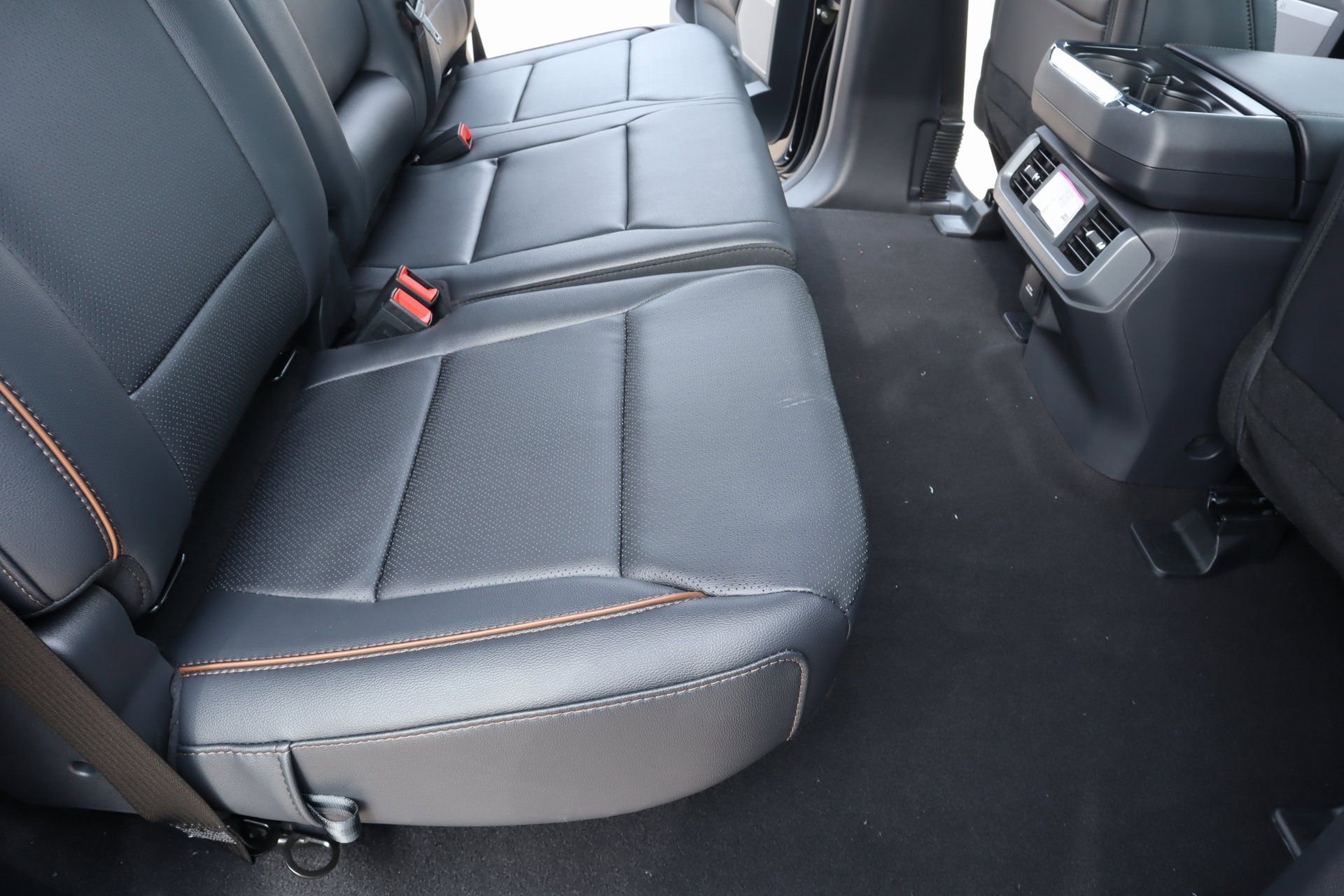 New 2025 Ford F150 Lariat w/ Equipment Group 501A Mid image 16