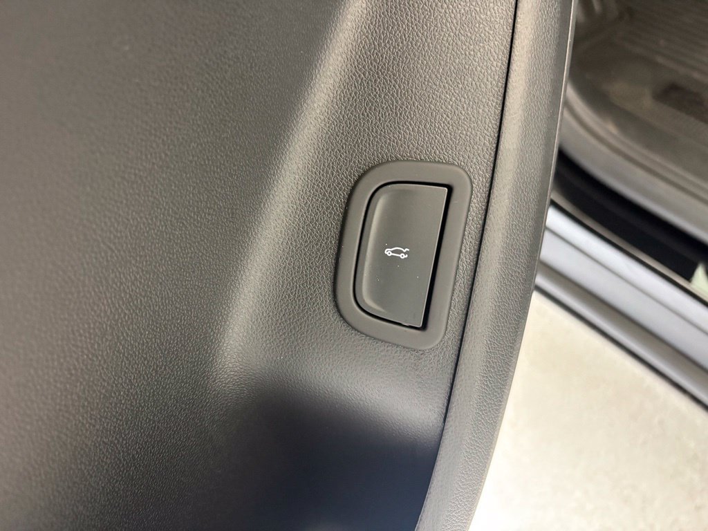 New 2027 Chevrolet Traverse LT FWD image 23