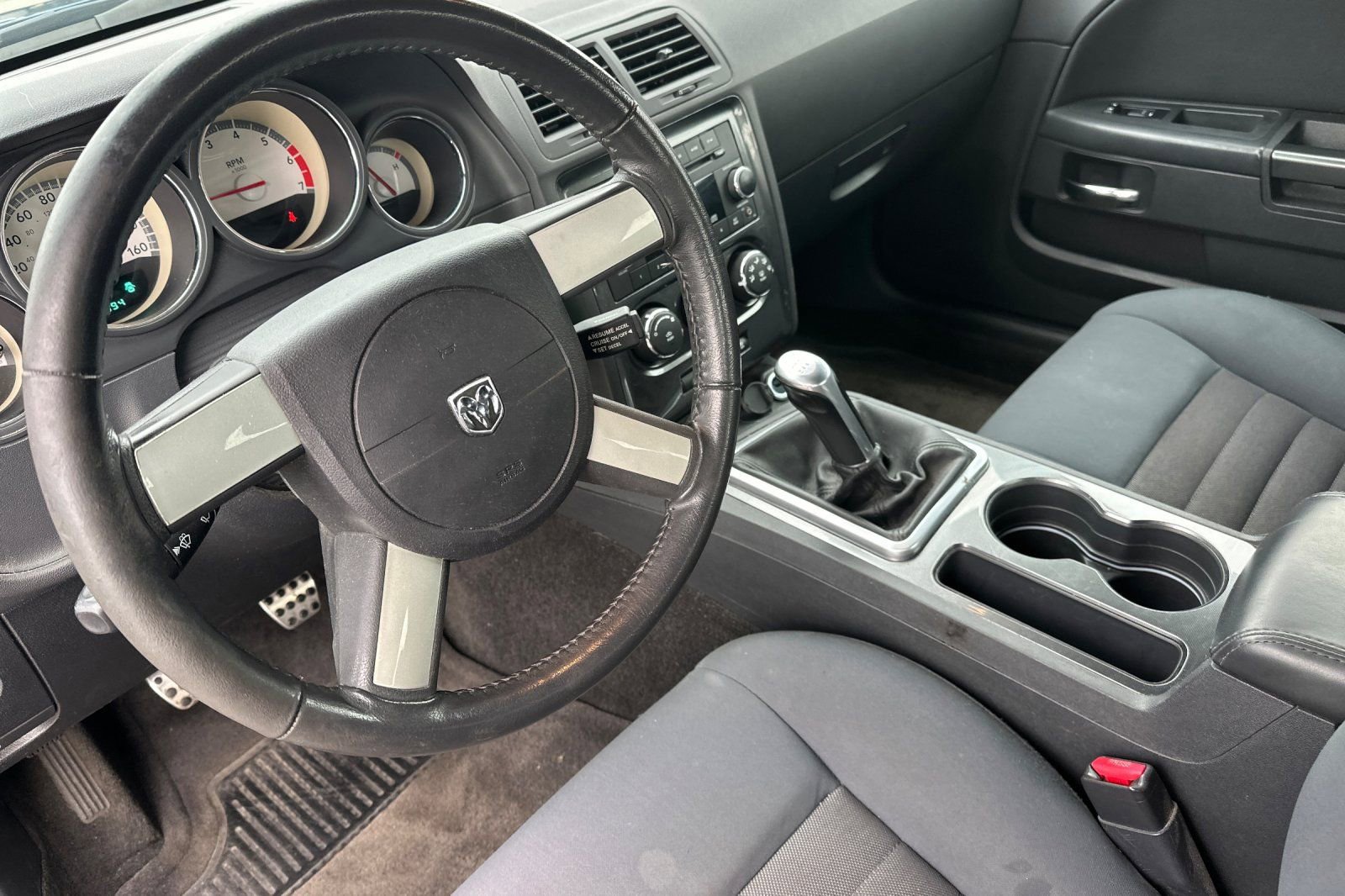 Used 2010 Dodge Challenger R/T image 11