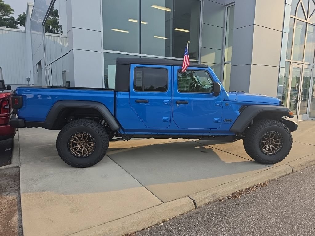 New 2026 Jeep Gladiator Sport AWD/4WD image 8