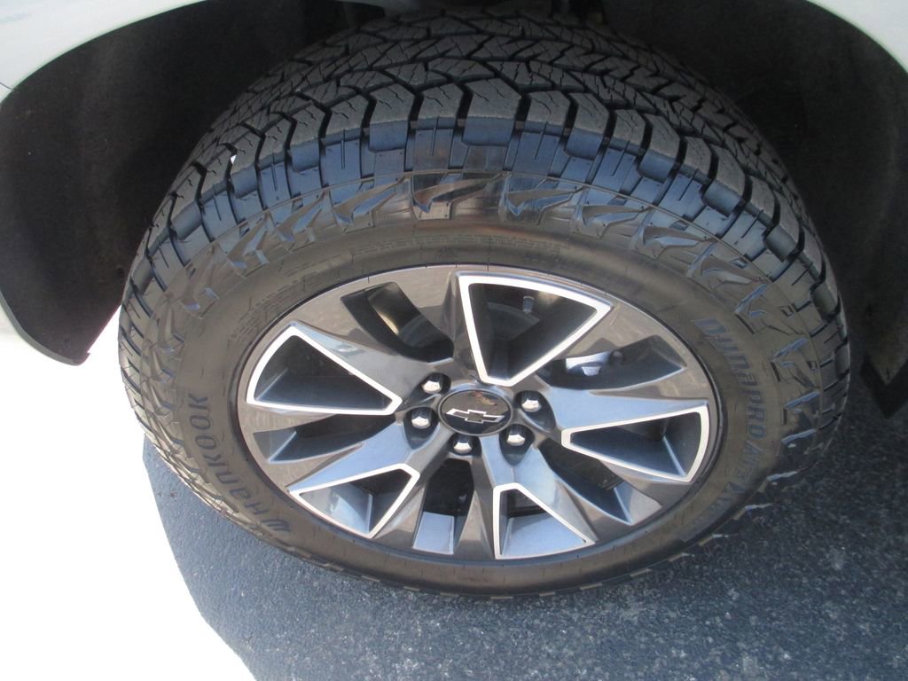 Used 2023 Chevrolet Tahoe Z71 w/ Luxury Package AWD/4WD image 15