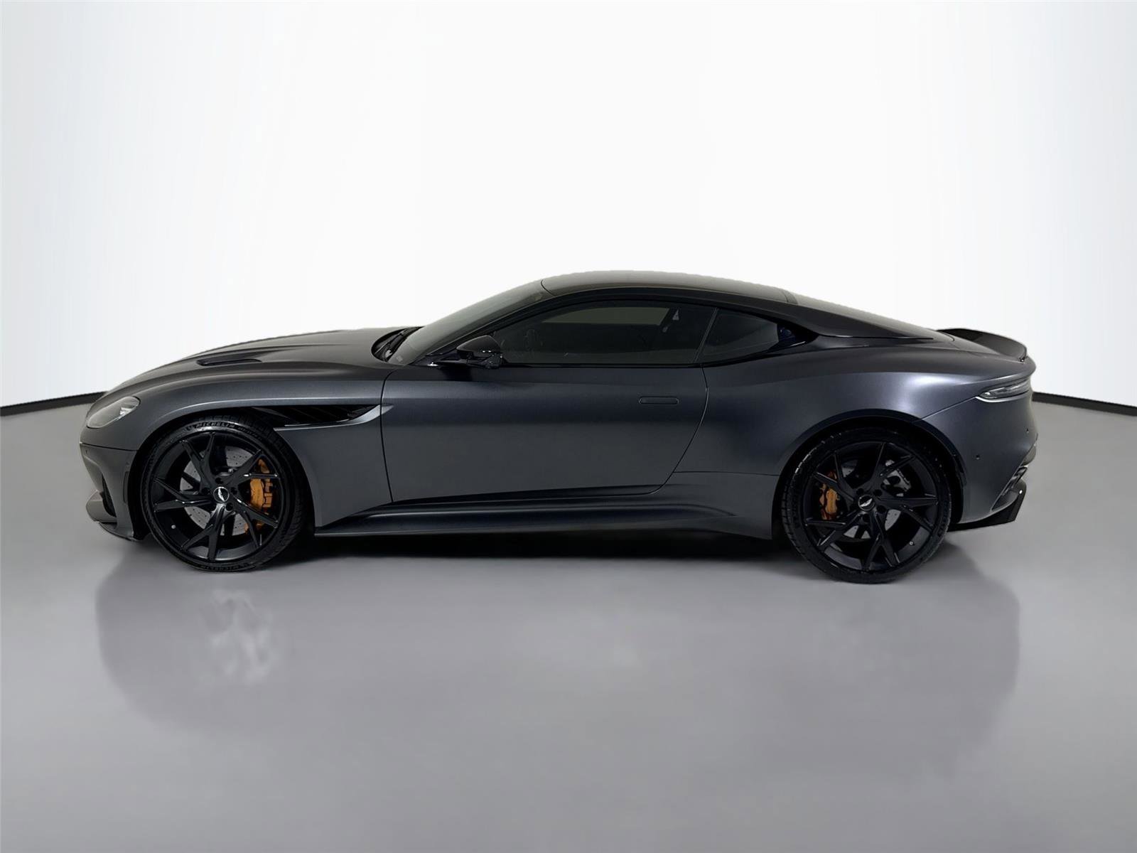 Used 2019 Aston Martin DBS Superleggera RWD image 10