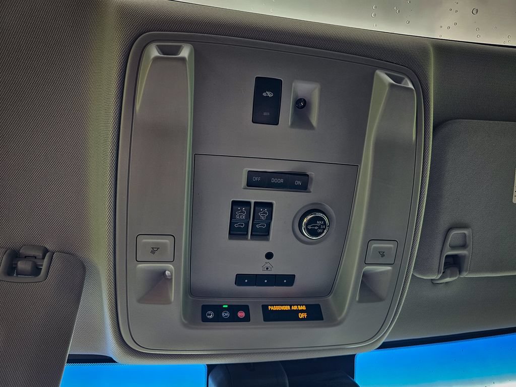 Used 2020 Cadillac Escalade Luxury w/ Escalade Sport Edition RWD image 33