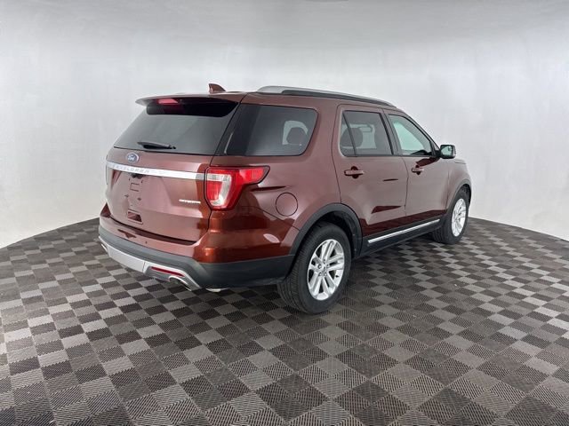 Used 2016 Ford Explorer XLT w/ Equipment Group 201A image 7