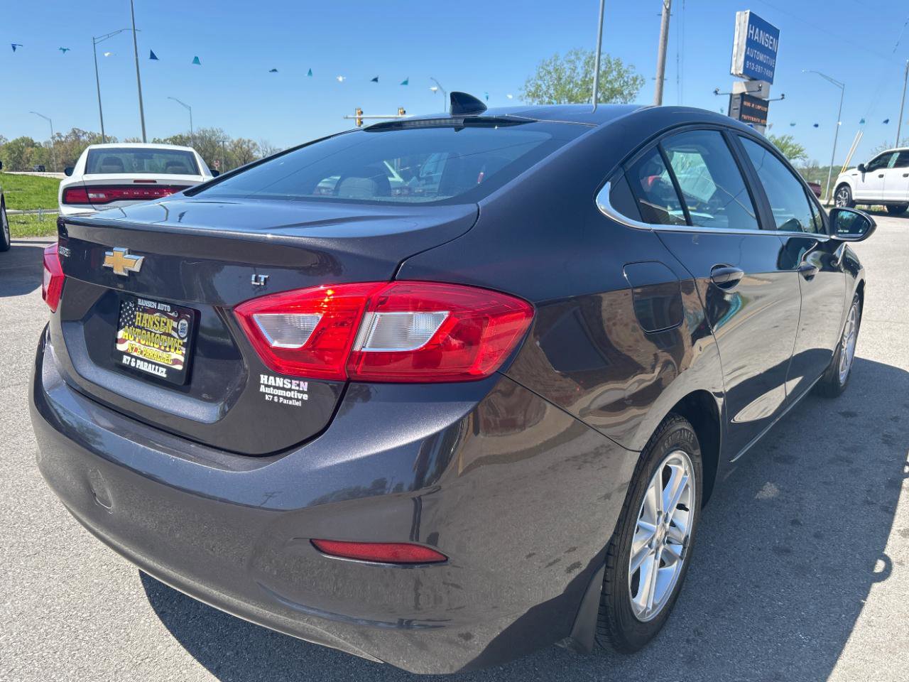 Used 2017 Chevrolet Cruze LT FWD image 5