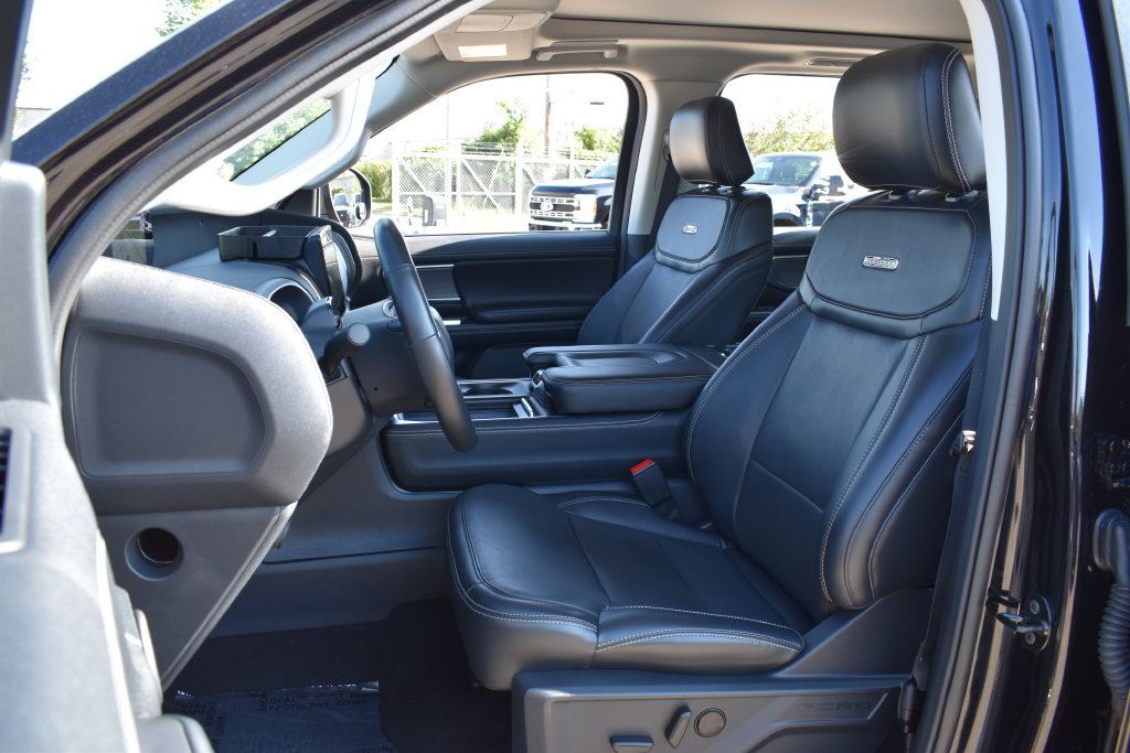 Used 2025 Ford Expedition Max Platinum w/ Driver's Package AWD/4WD image 28