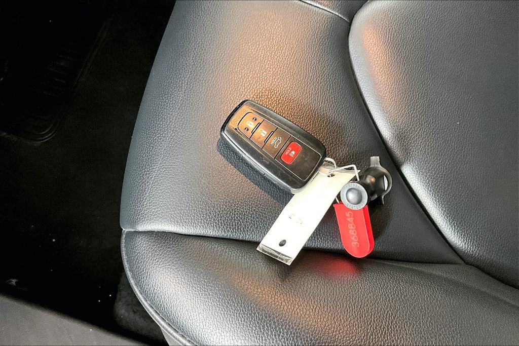 Used 2022 Toyota Highlander XLE image 10