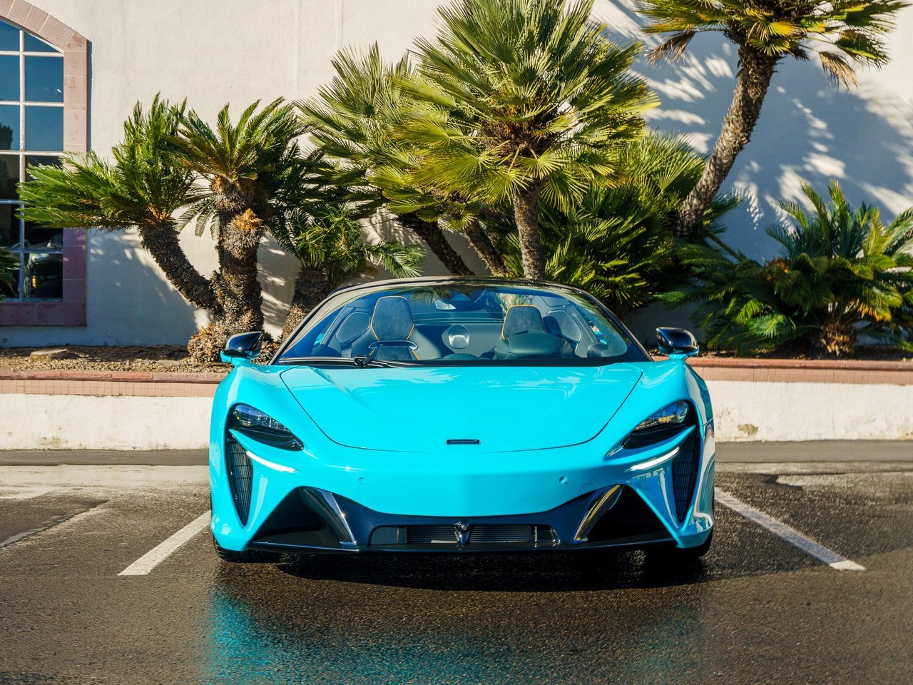 Used 2025 McLaren Artura Spider image 2