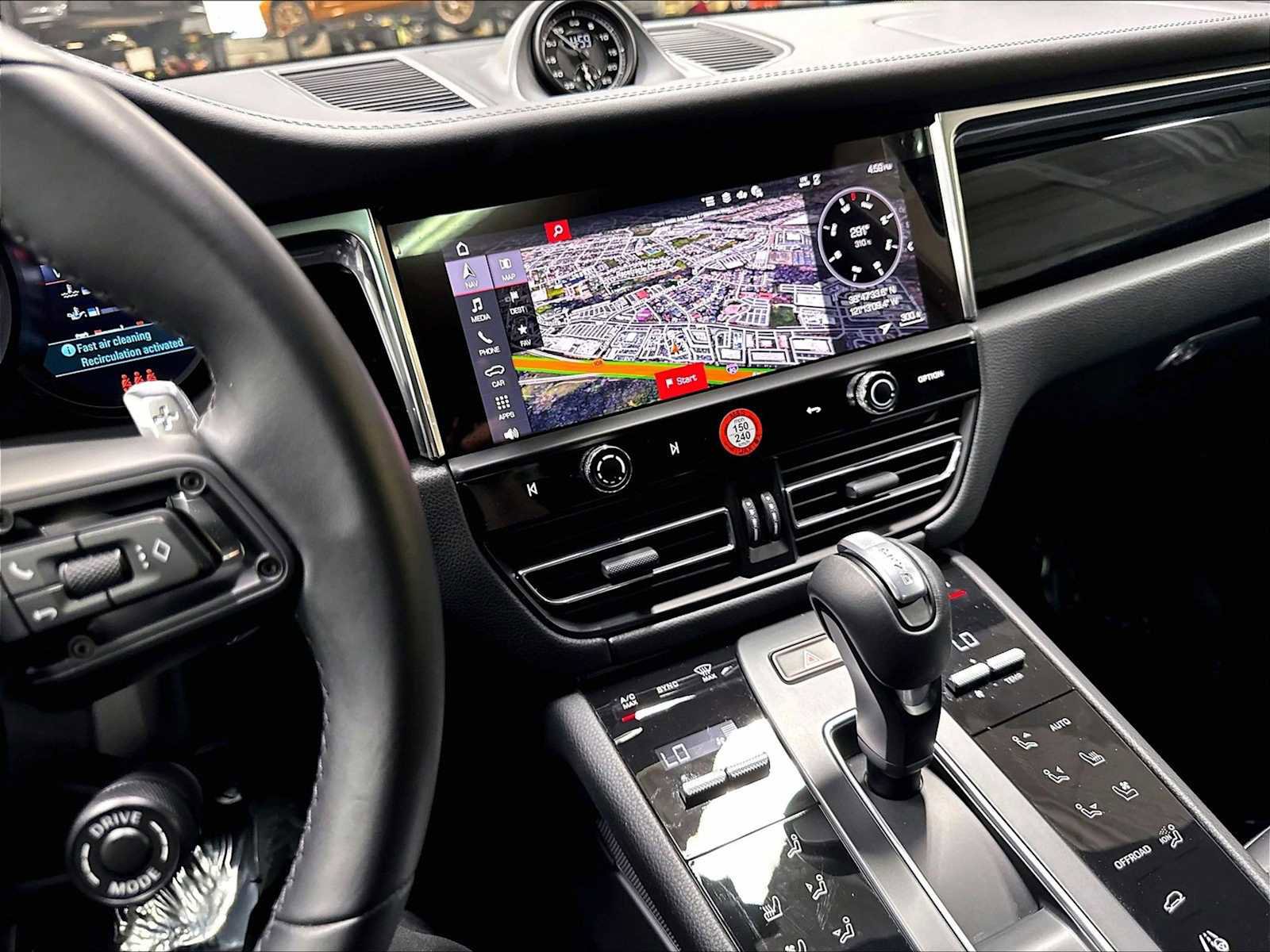 Used 2026 Porsche Macan AWD/4WD image 18