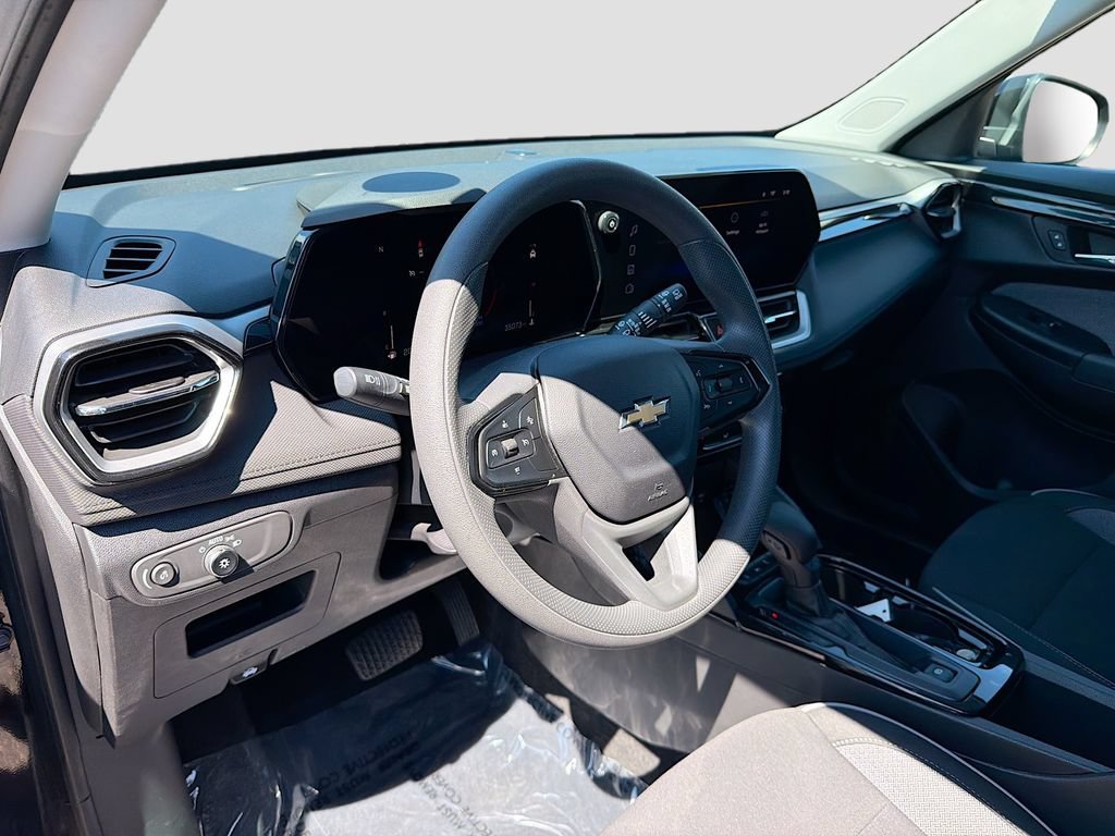 Used 2025 Chevrolet TrailBlazer LT AWD/4WD image 9