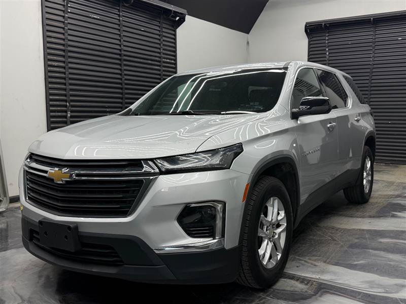 Used 2022 Chevrolet Traverse LS FWD image 2
