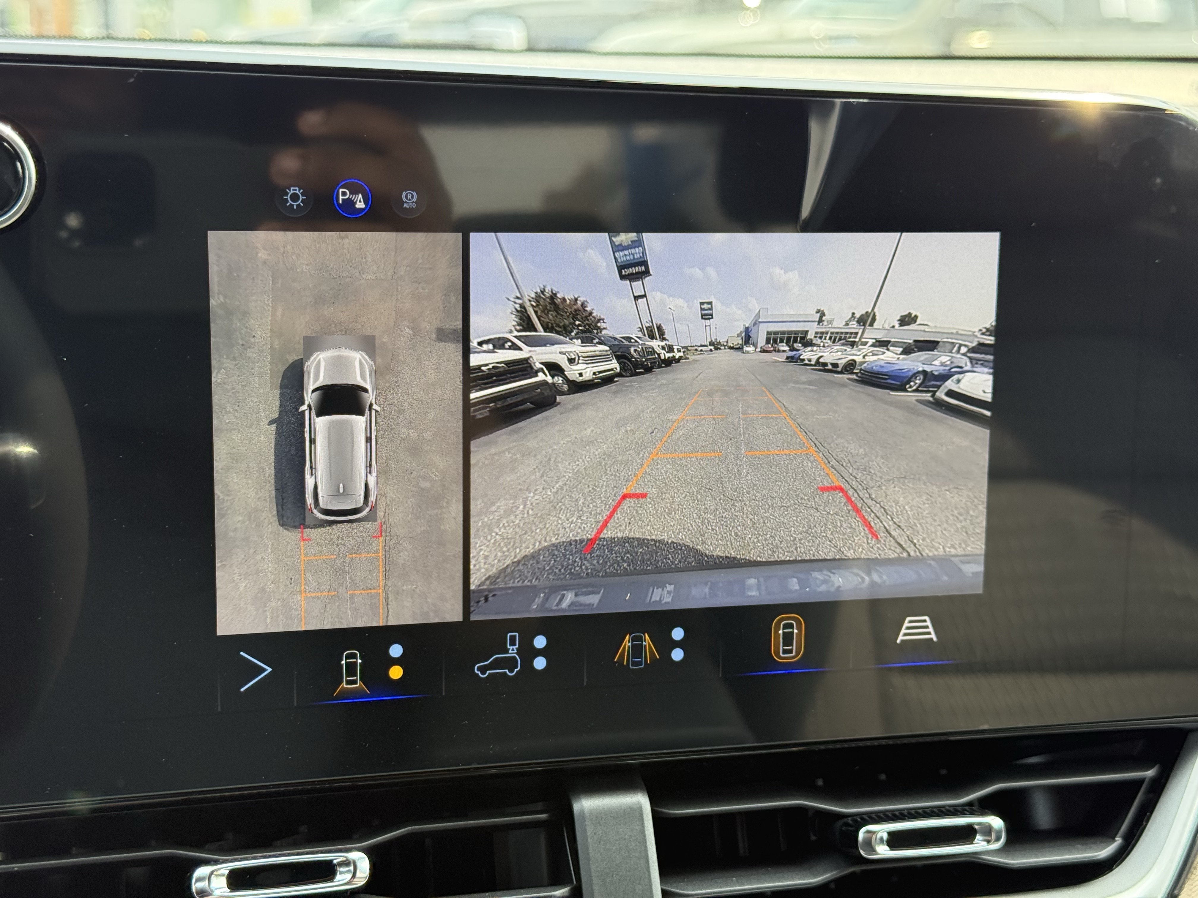 New 2027 Chevrolet Equinox LT w/ Safety and Technology Package FWD image 24