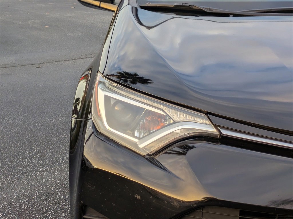 Used 2018 Toyota RAV4 LE image 11