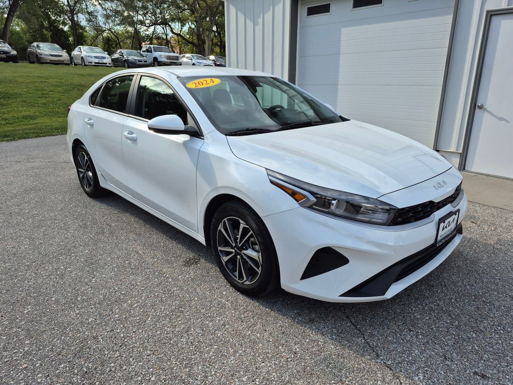 Used 2024 Kia Forte LXS image 3