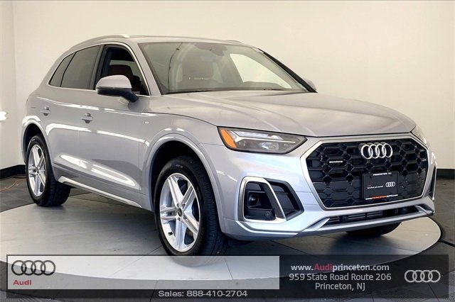 Certified 2024 Audi Q5 e Premium w/ Convenience Package image 1
