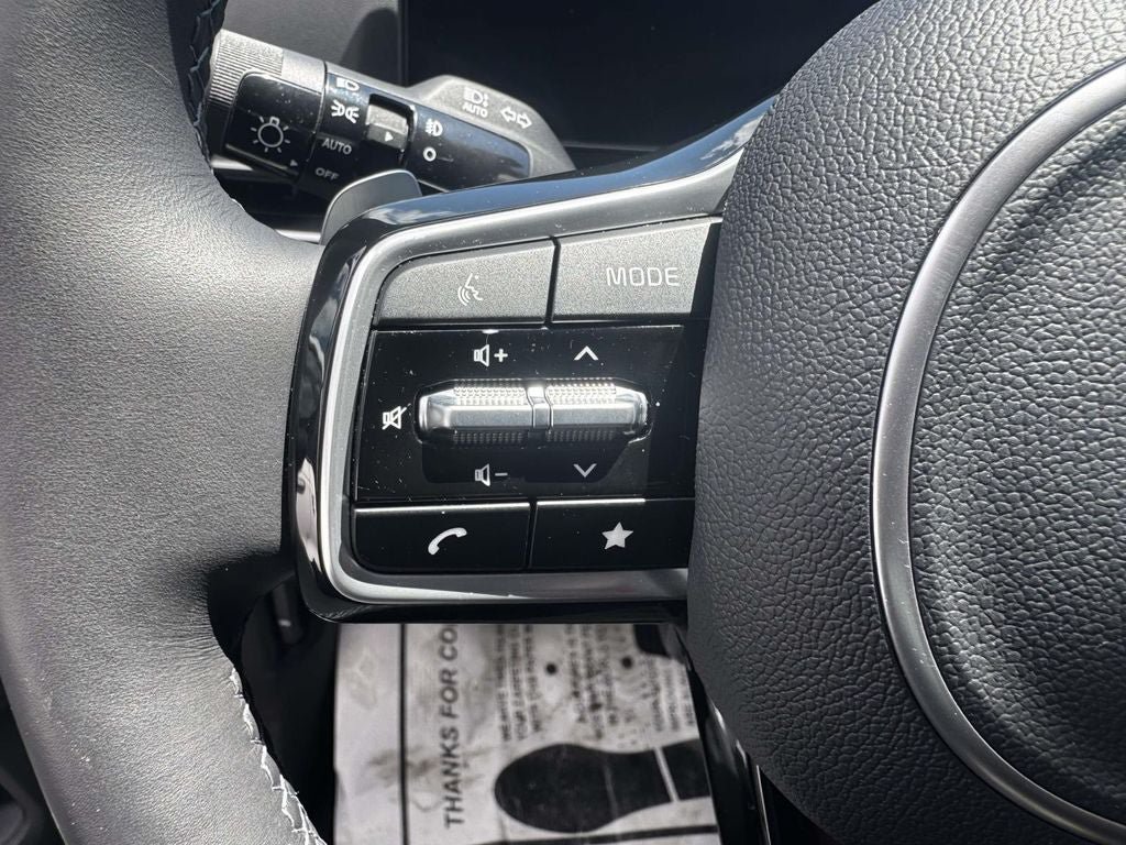 Certified 2025 Kia Carnival SX Prestige FWD image 16
