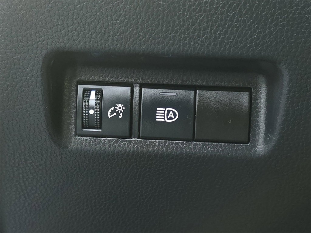 Used 2022 Toyota RAV4 LE image 28