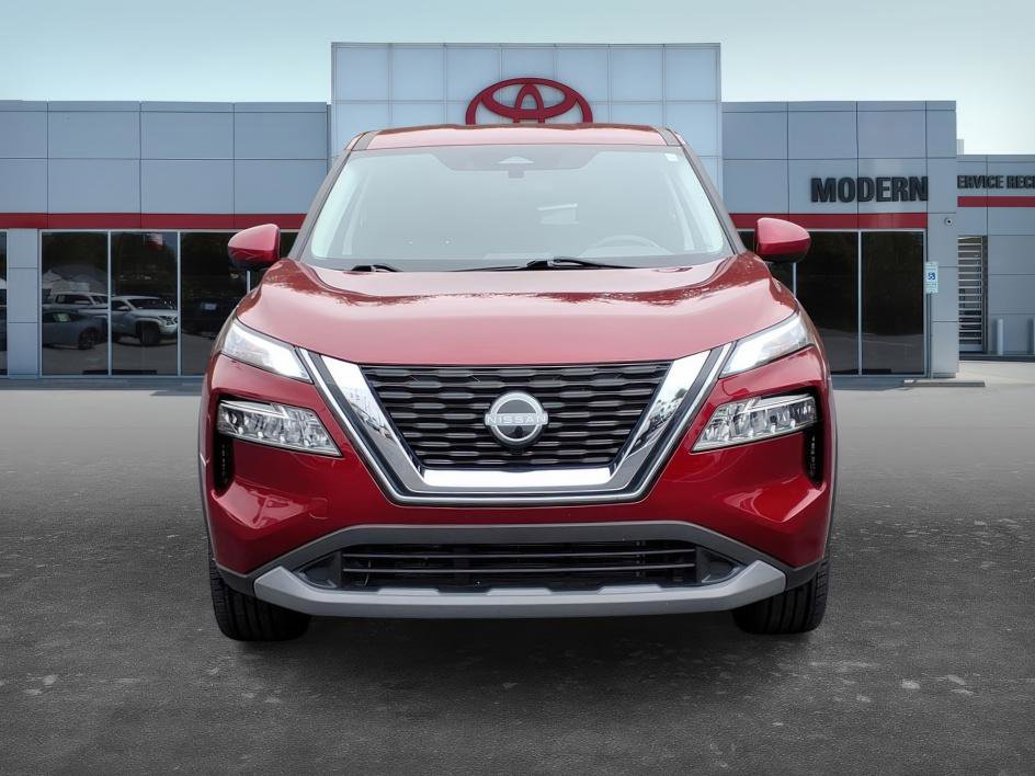 Used 2023 Nissan Rogue SV image 2