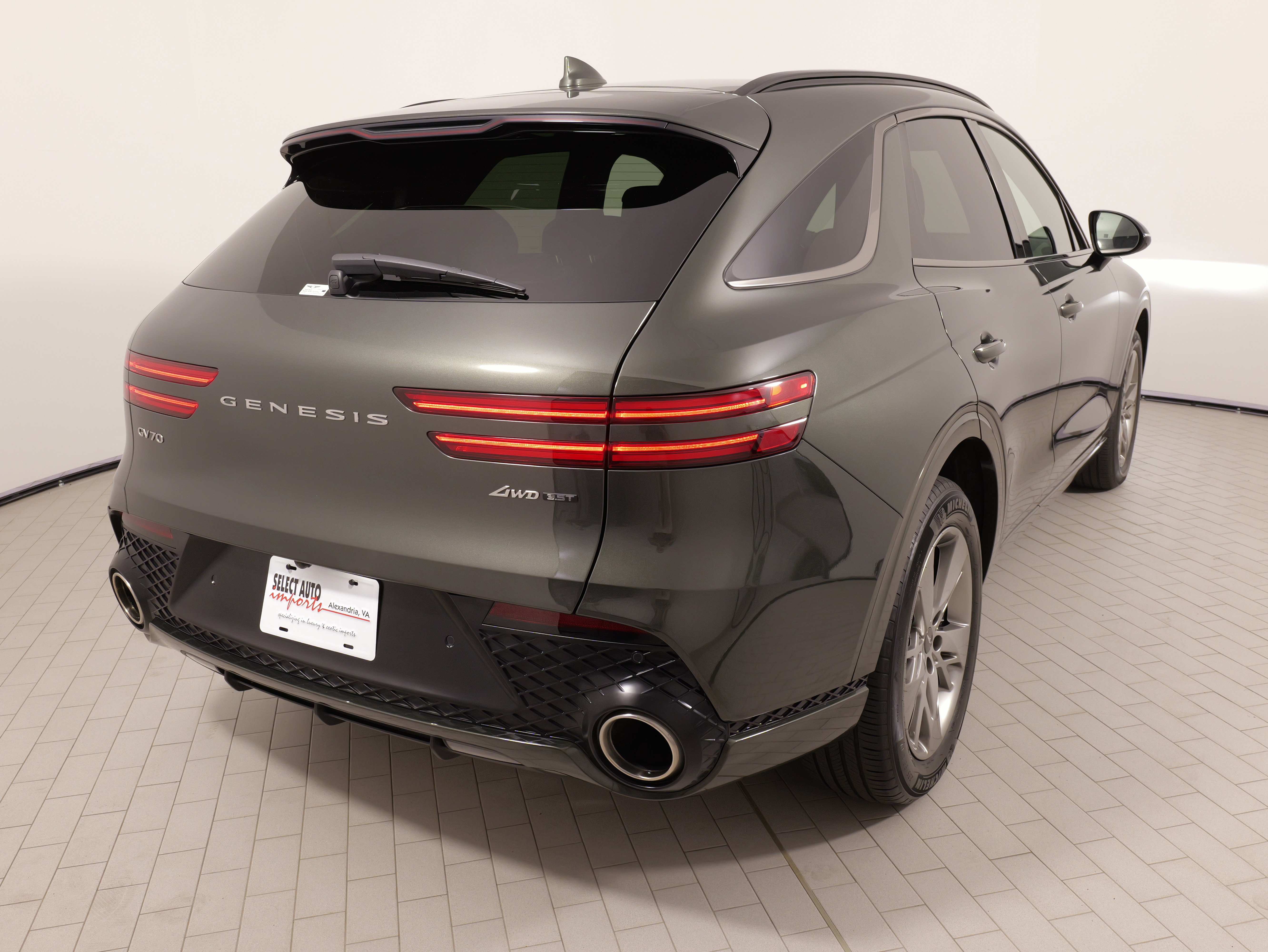 Used 2025 Genesis GV70 3.5T Sport AWD/4WD image 14