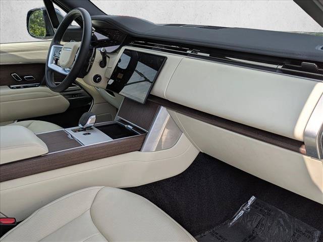 Certified 2025 Land Rover Range Rover SE AWD/4WD image 23
