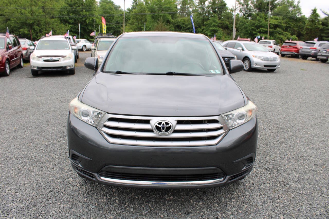 Used 2011 Toyota Highlander 4WD w/ Tow Pkg image 3