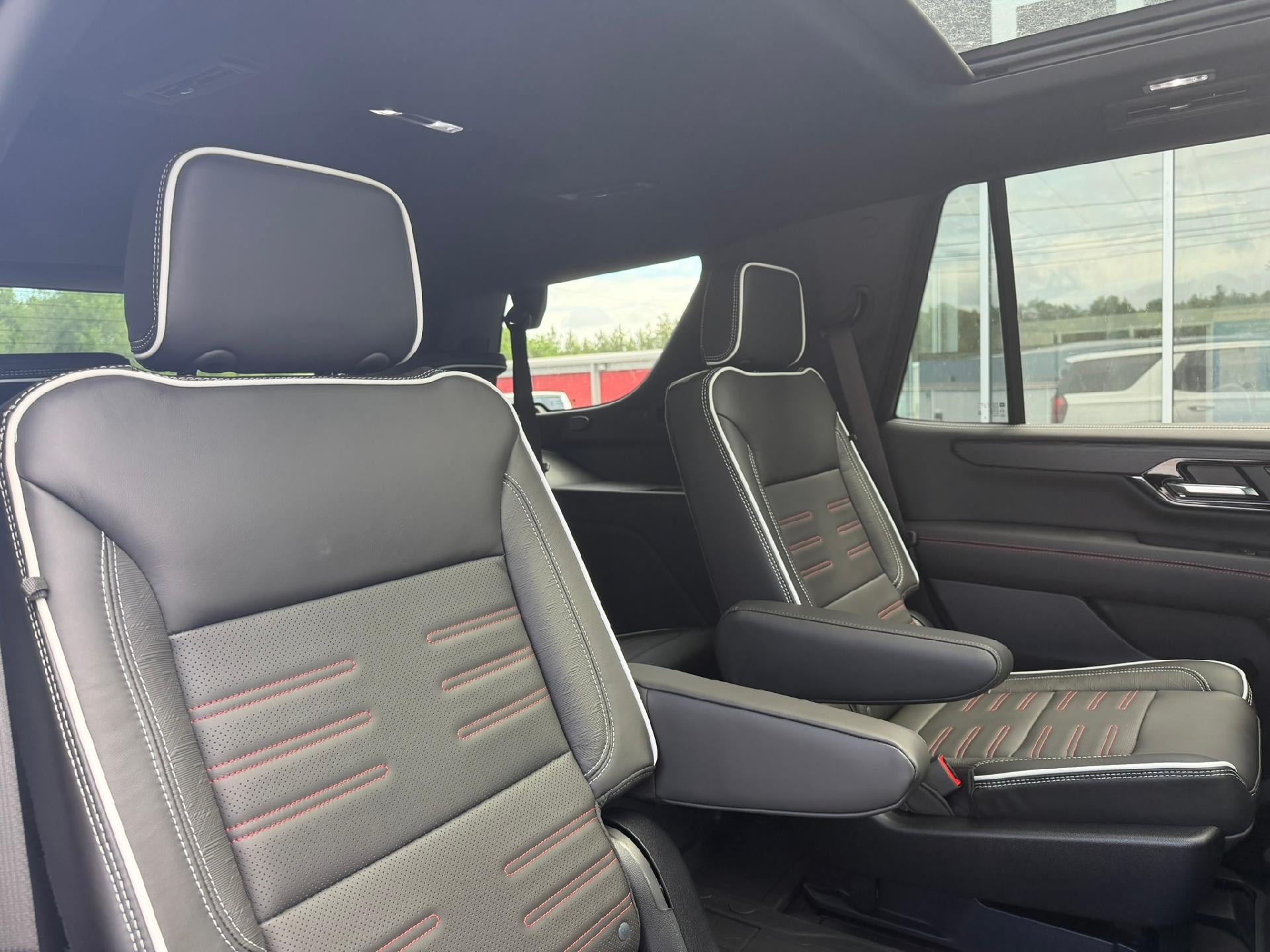 New 2026 GMC Yukon AT4 Ultimate w/ LPO, Floor Liner Package AWD/4WD image 44