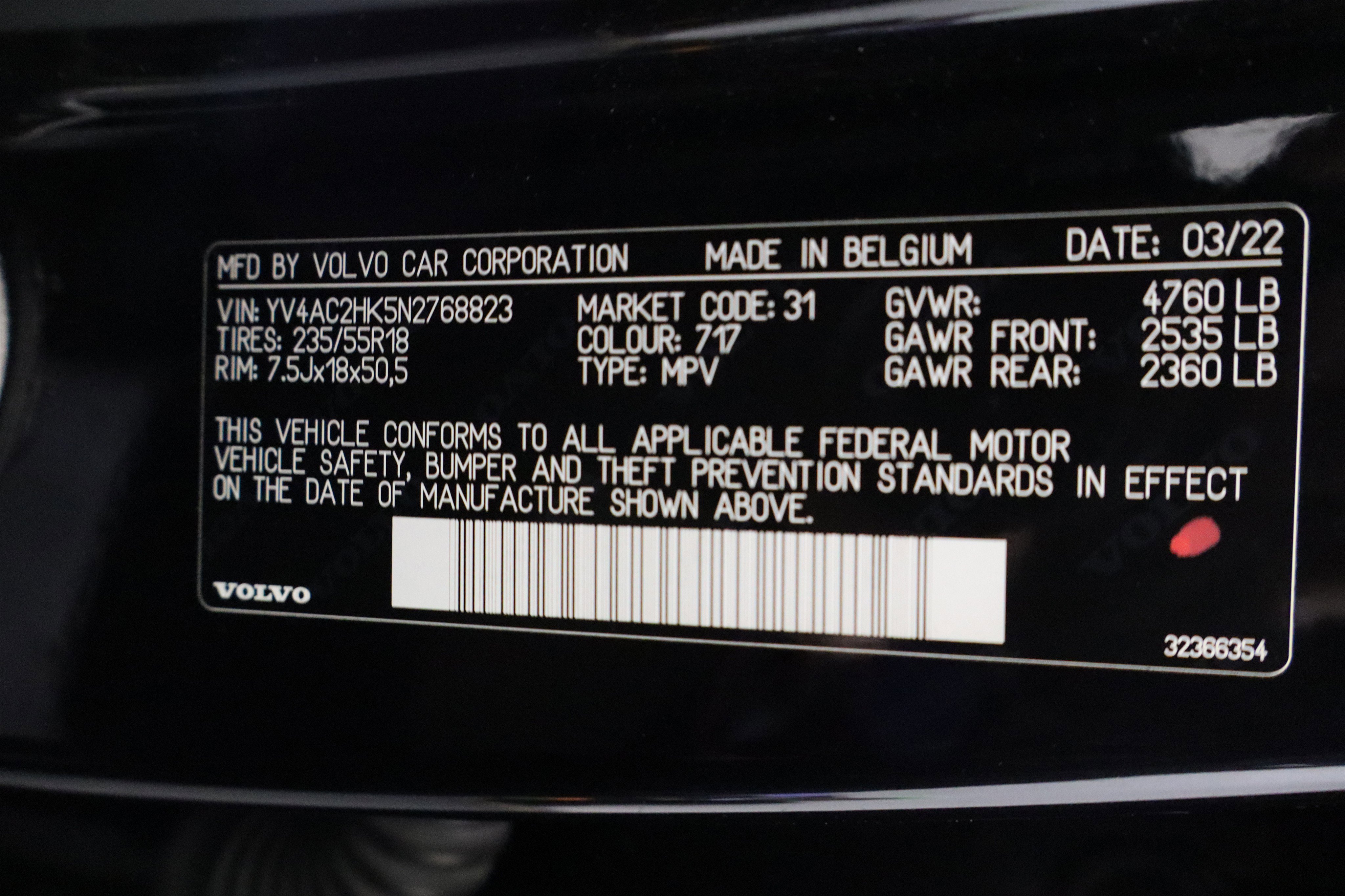 Used 2022 Volvo XC40 T4 Momentum image 36