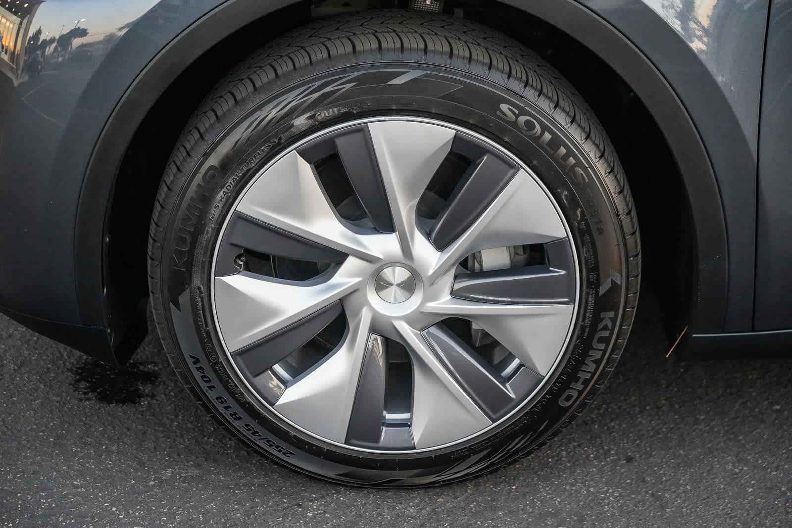 Used 2023 Tesla Model Y 2WD image 11