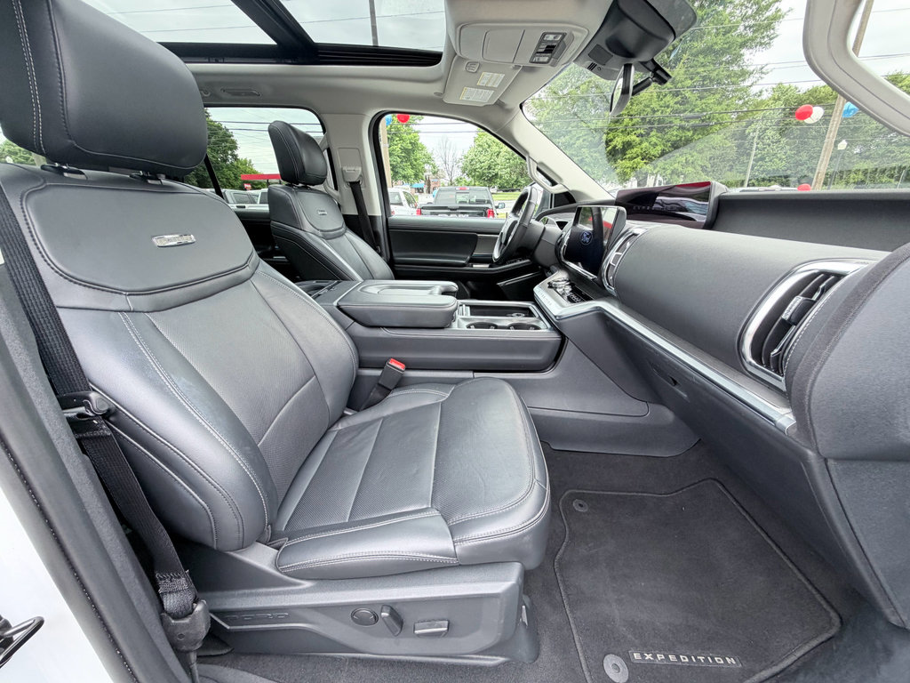 Used 2025 Ford Expedition Platinum AWD/4WD image 24