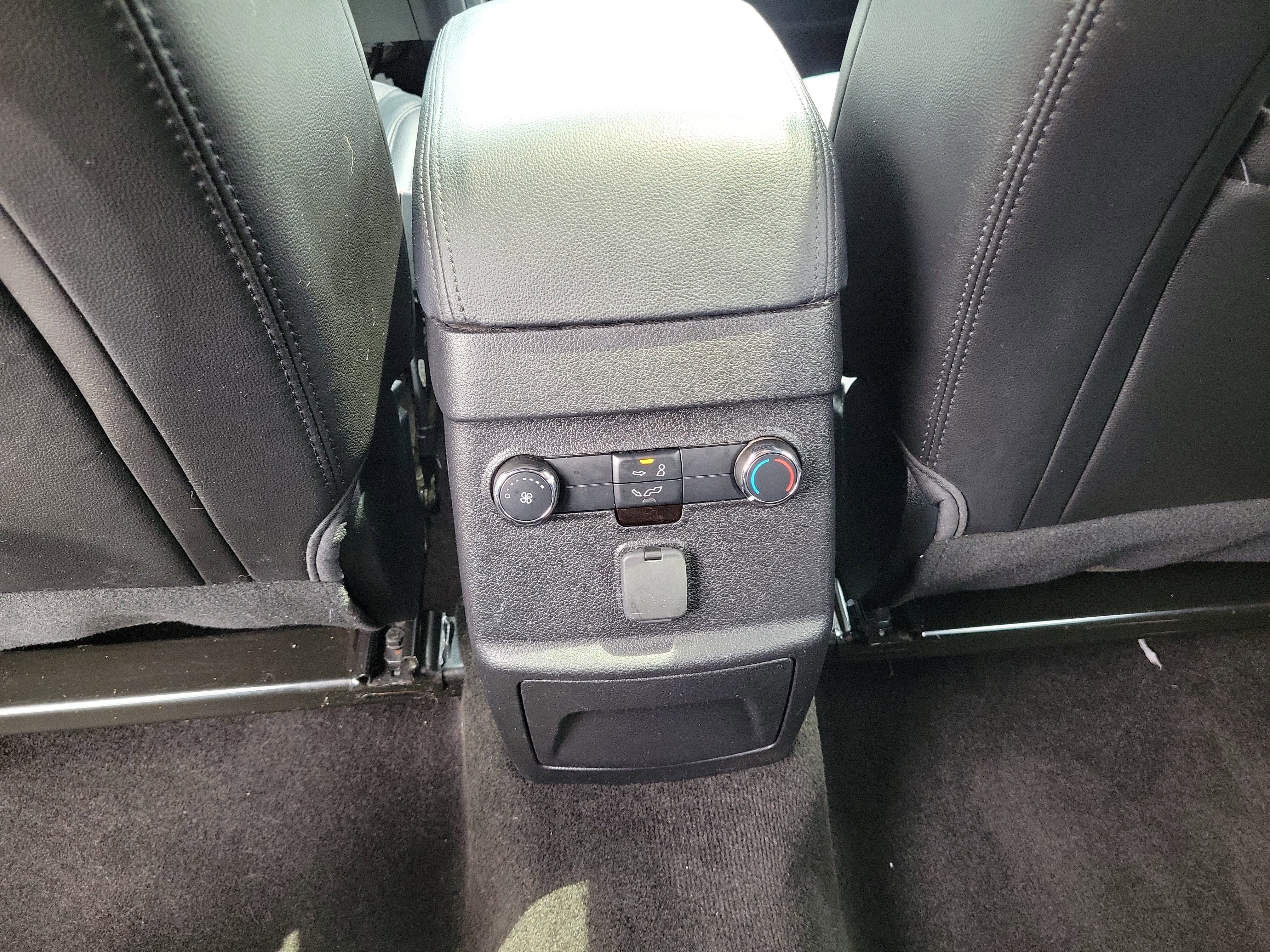 Used 2018 Ford Explorer XLT w/ Equipment Group 202A AWD/4WD image 12