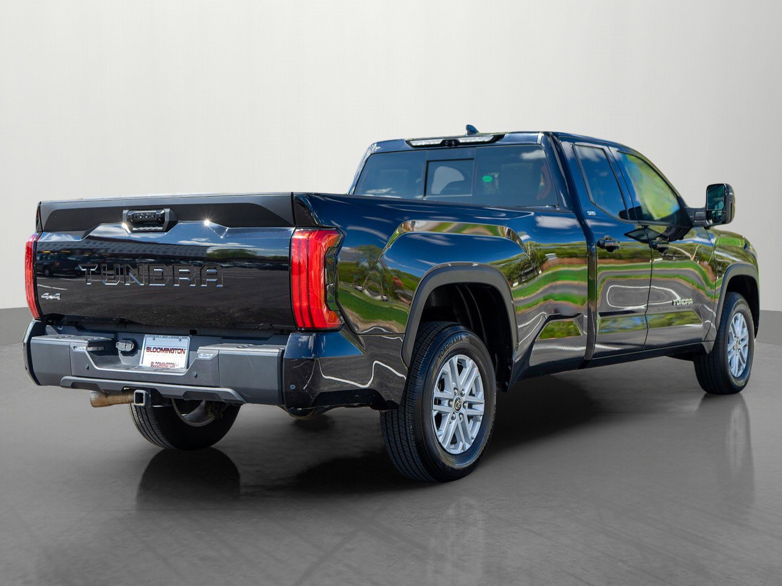 Used 2023 Toyota Tundra SR5 w/ SR5 Premium Package AWD/4WD image 7