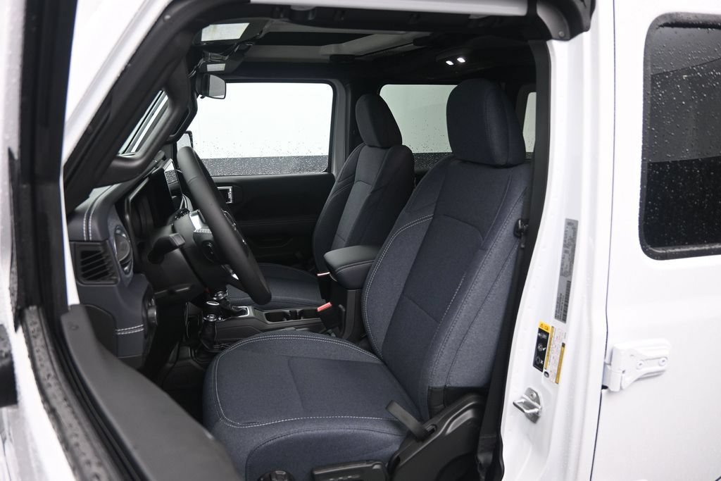 New 2026 Jeep Wrangler Unlimited Sahara w/ Rockslide Package AWD/4WD image 21