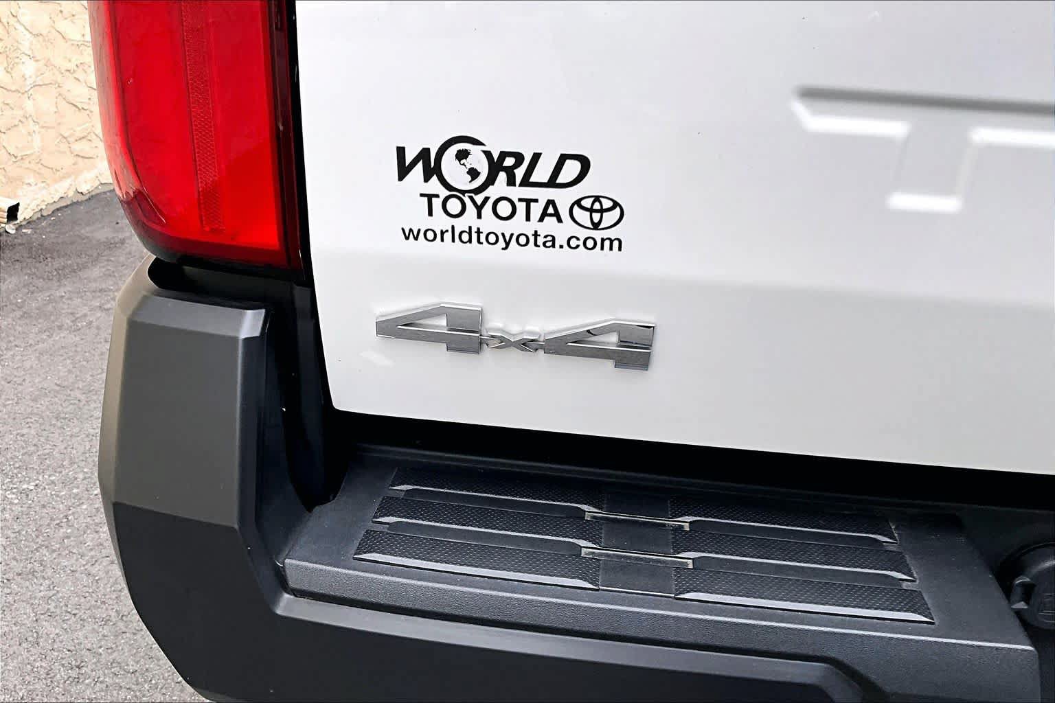 Certified 2024 Toyota Tacoma SR AWD/4WD image 10