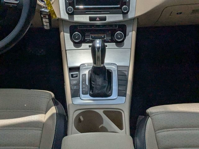 Used 2012 Volkswagen CC Lux FWD image 16