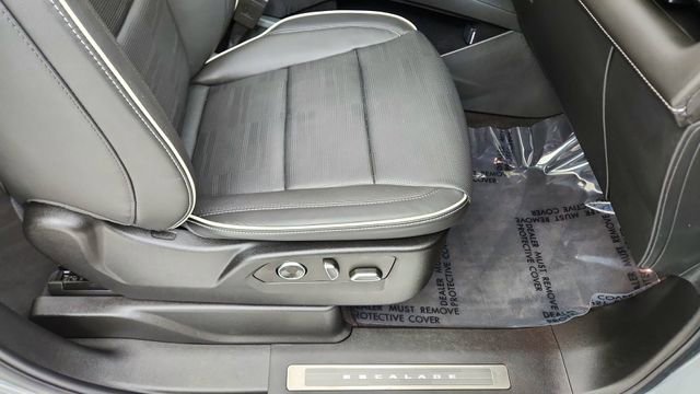 Used 2023 Cadillac Escalade Premium Luxury w/ Performance Package image 23