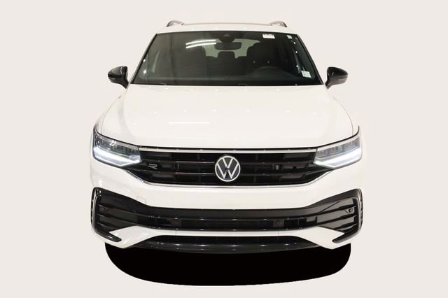 Used 2023 Volkswagen Tiguan SE R-Line image 3