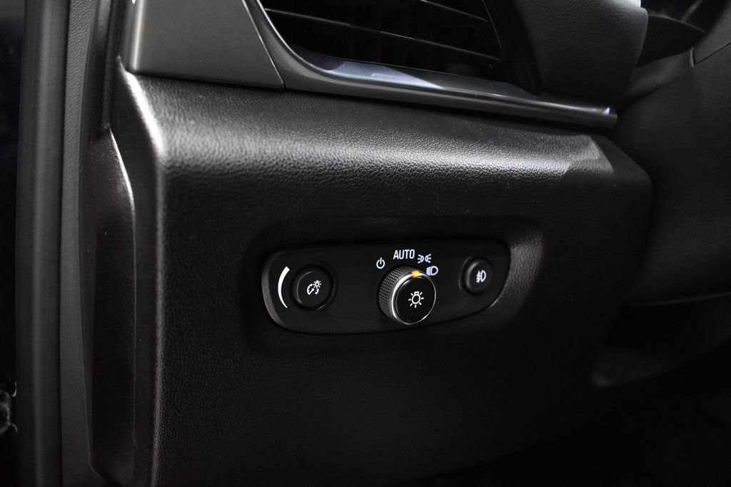 Used 2021 Chevrolet Traverse LT FWD image 19