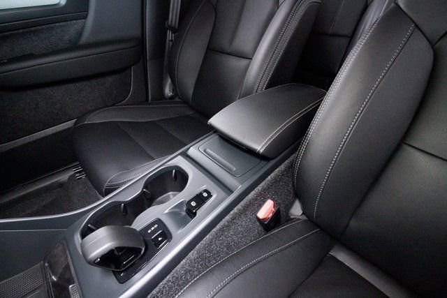 Certified 2025 Volvo XC40 B5 Core image 11