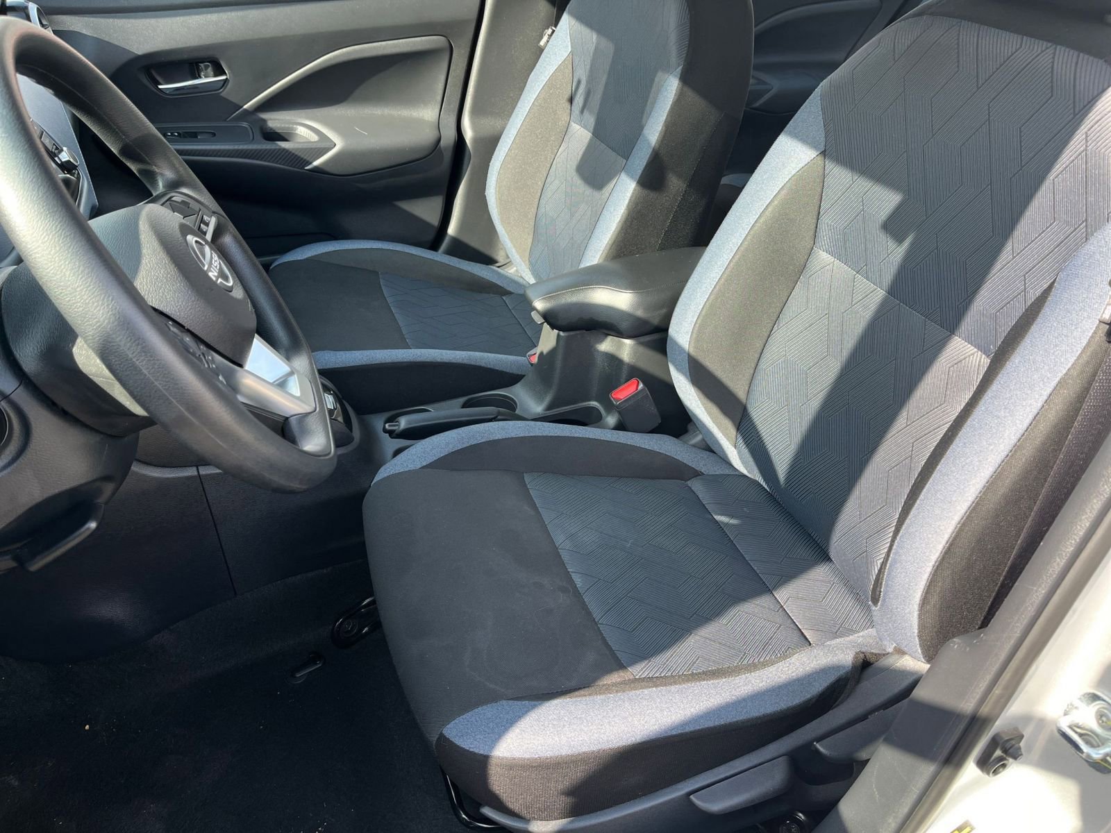 Used 2025 Nissan Versa SV image 32