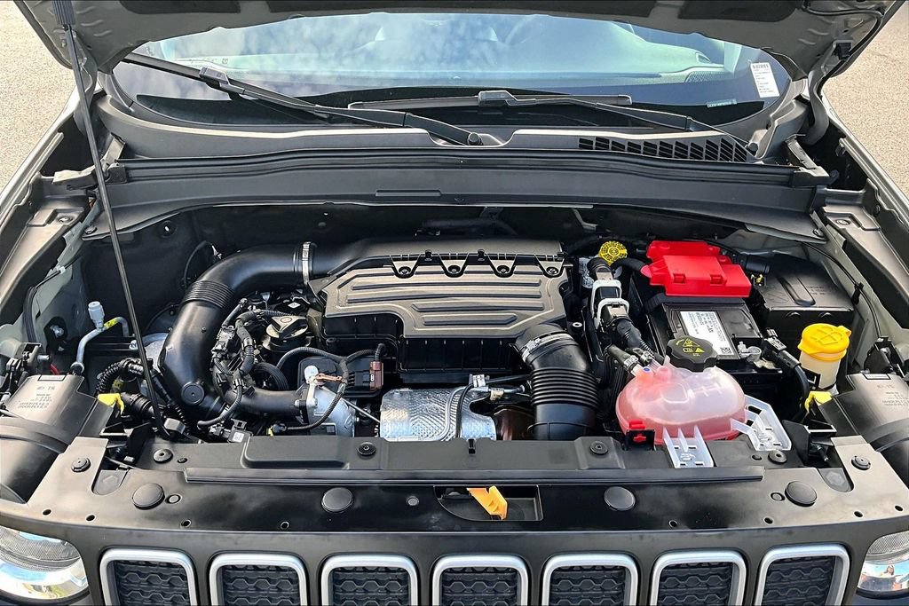 Used 2022 Jeep Renegade Latitude AWD/4WD image 30