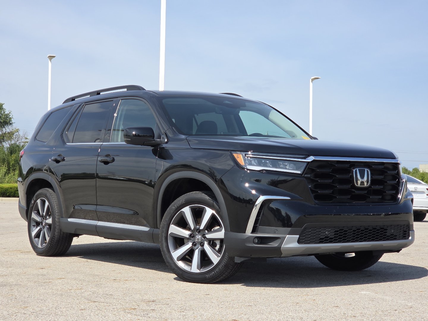 Used 2025 Honda Pilot Touring image 2
