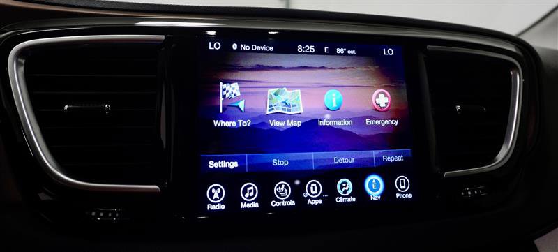 Used 2017 Chrysler Pacifica Touring-L Plus FWD image 23