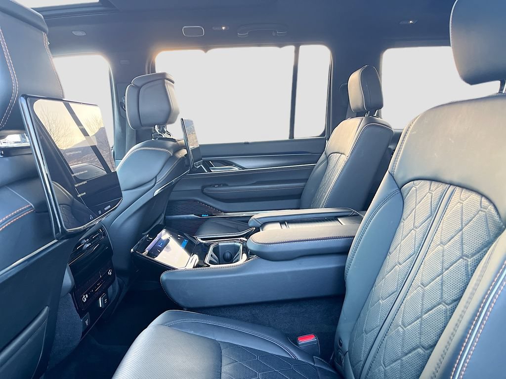 Used 2024 Jeep Grand Wagoneer Series III w/ Rear Seat Video Group 1 AWD/4WD image 25