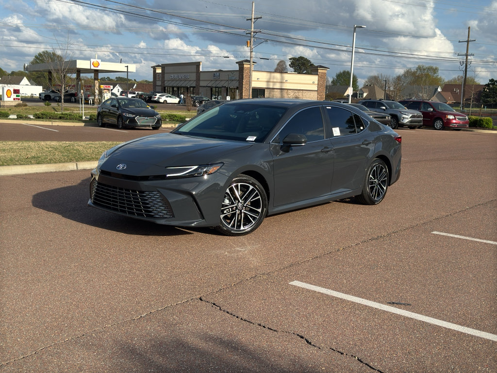 Used 2026 Toyota Camry XLE image 1