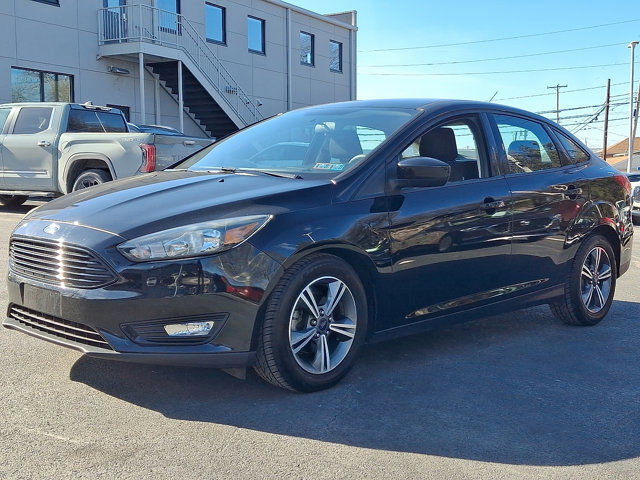 Used 2018 Ford Focus SE w/ SE Appearance Package image 3
