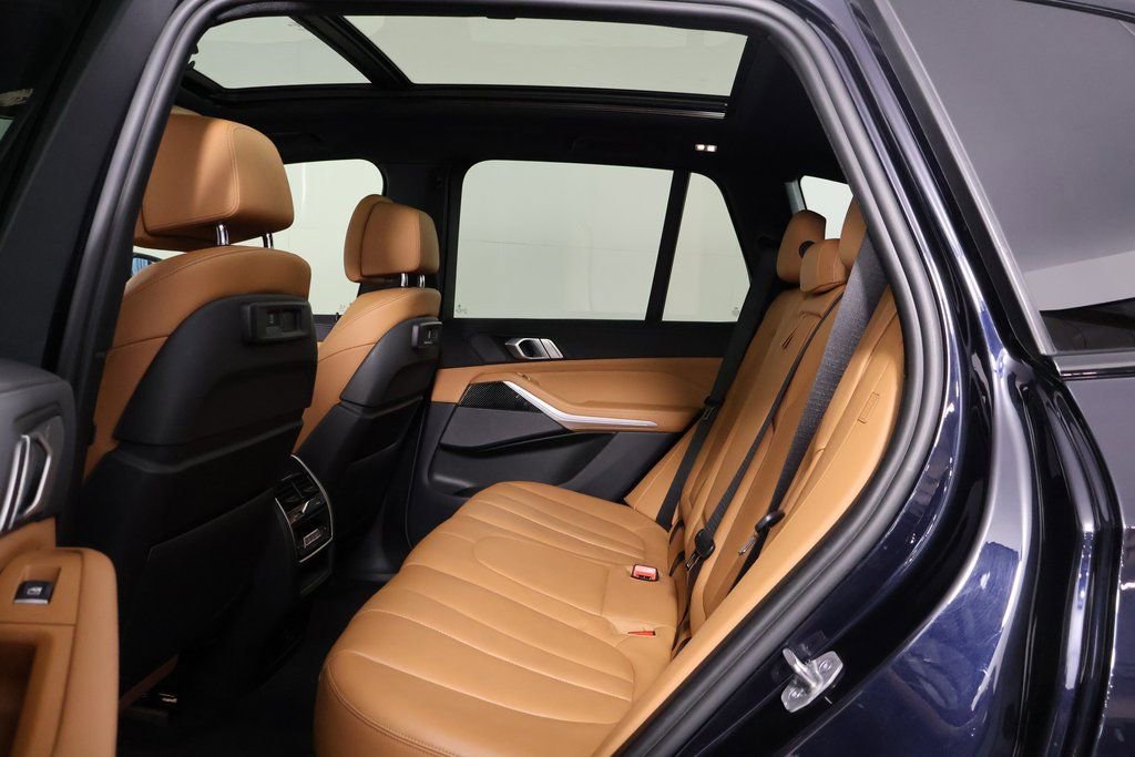 Used 2022 BMW X5 M50i image 11