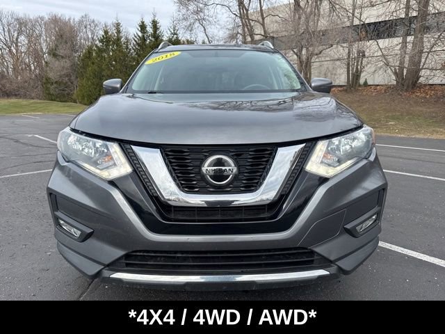 Used 2018 Nissan Rogue SV image 2
