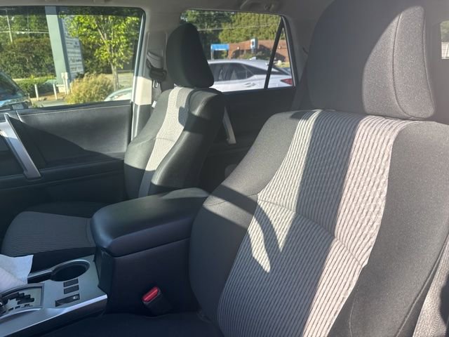 Used 2017 Toyota 4Runner SR5 AWD/4WD image 4