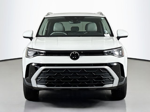 Certified 2025 Volkswagen Taos SE AWD/4WD image 2